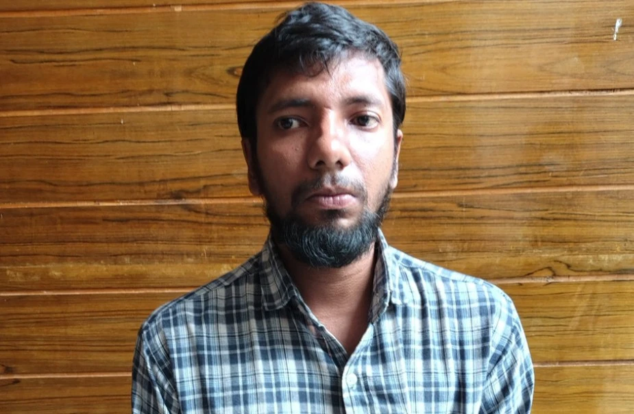 কাঁচি দিয়ে মা-বাবাকে হত্যা করে ছেলে, রহস্য উদঘাটন পুলিশের